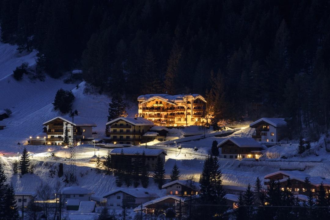 Hotel Olympia Pettneu am Arlberg Exterior photo