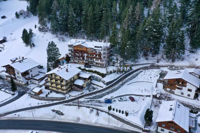 Hotel Olympia Pettneu am Arlberg Exterior photo